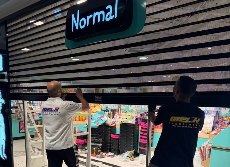 atelier-outils-composants-metalliques-etabli