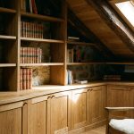 Menuiserie sur mesure : adapter ses aménagements aux contraintes des logements anciens vaudois